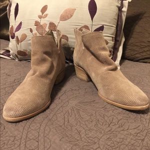 Suede boots